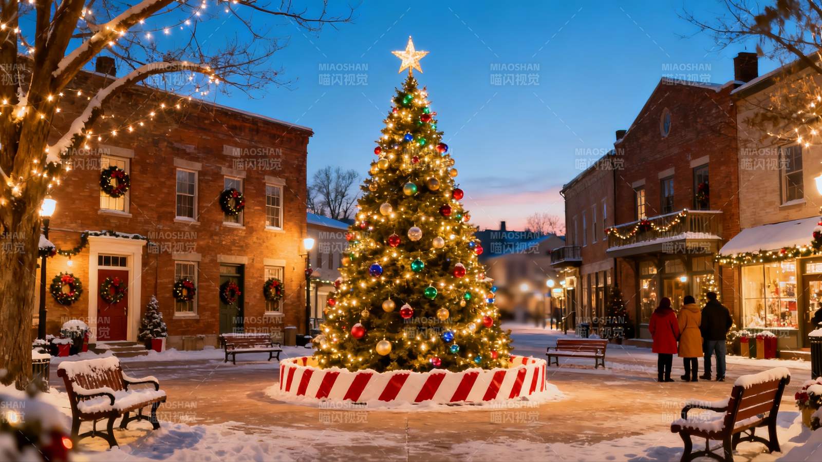 雪夜圣诞树广场节日景象图片