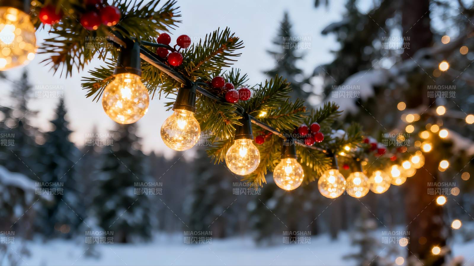 冬日雪景松枝灯饰图片