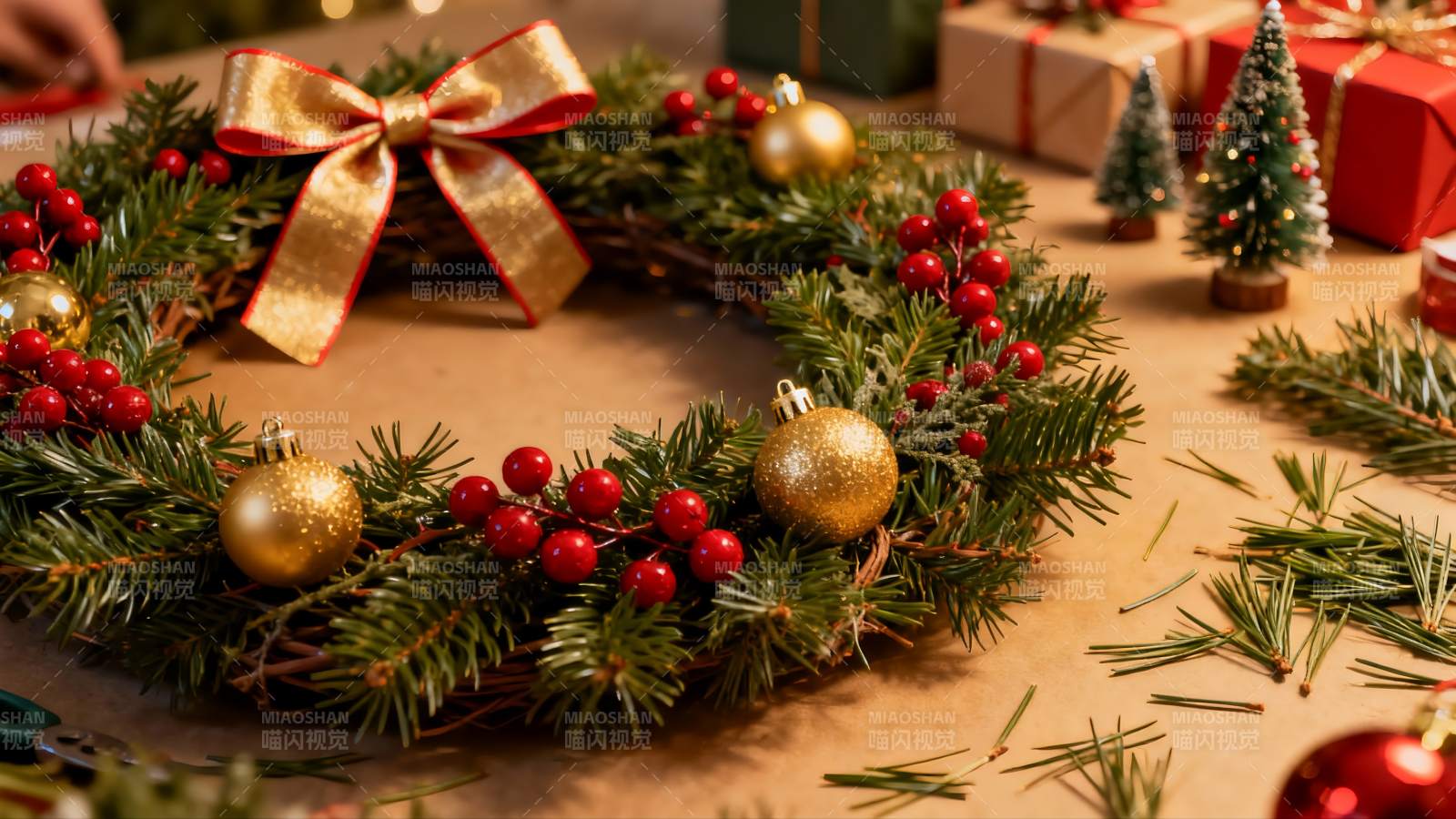 圣诞花环装饰节日氛围浓厚图片