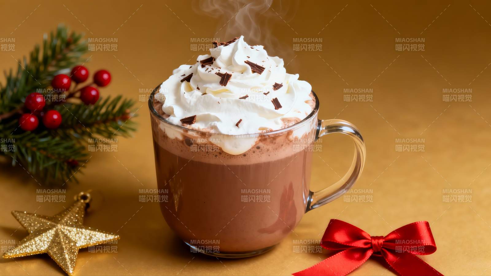 热巧克力配奶油节日装饰图片