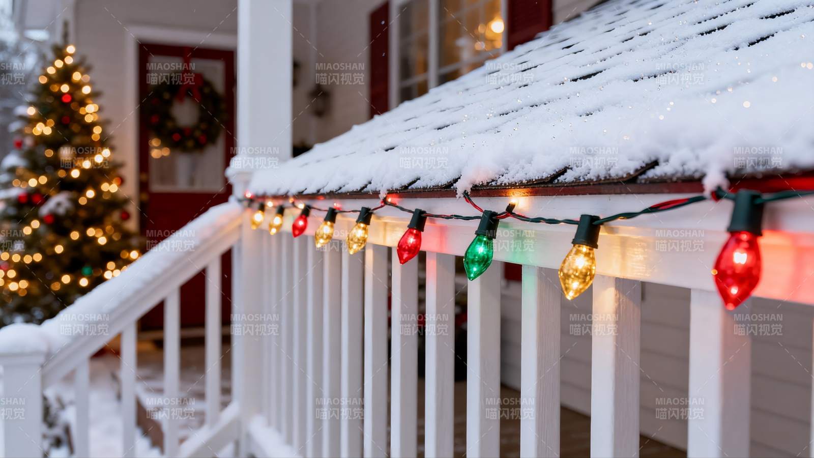 雪夜圣诞灯饰图片