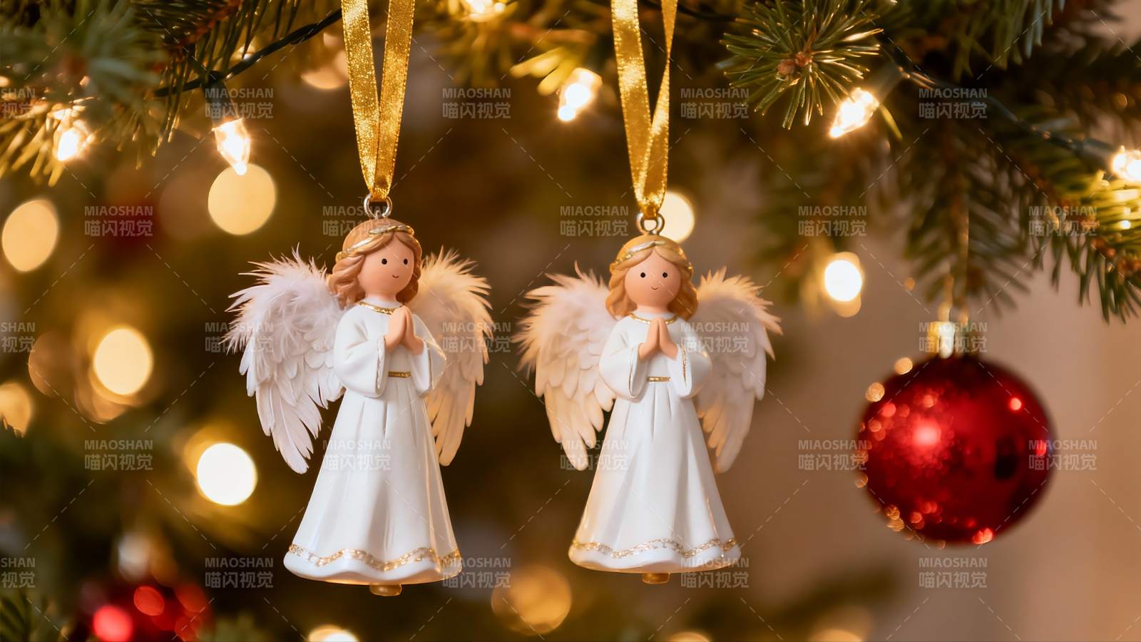 圣诞树天使挂饰温馨节日氛围图片