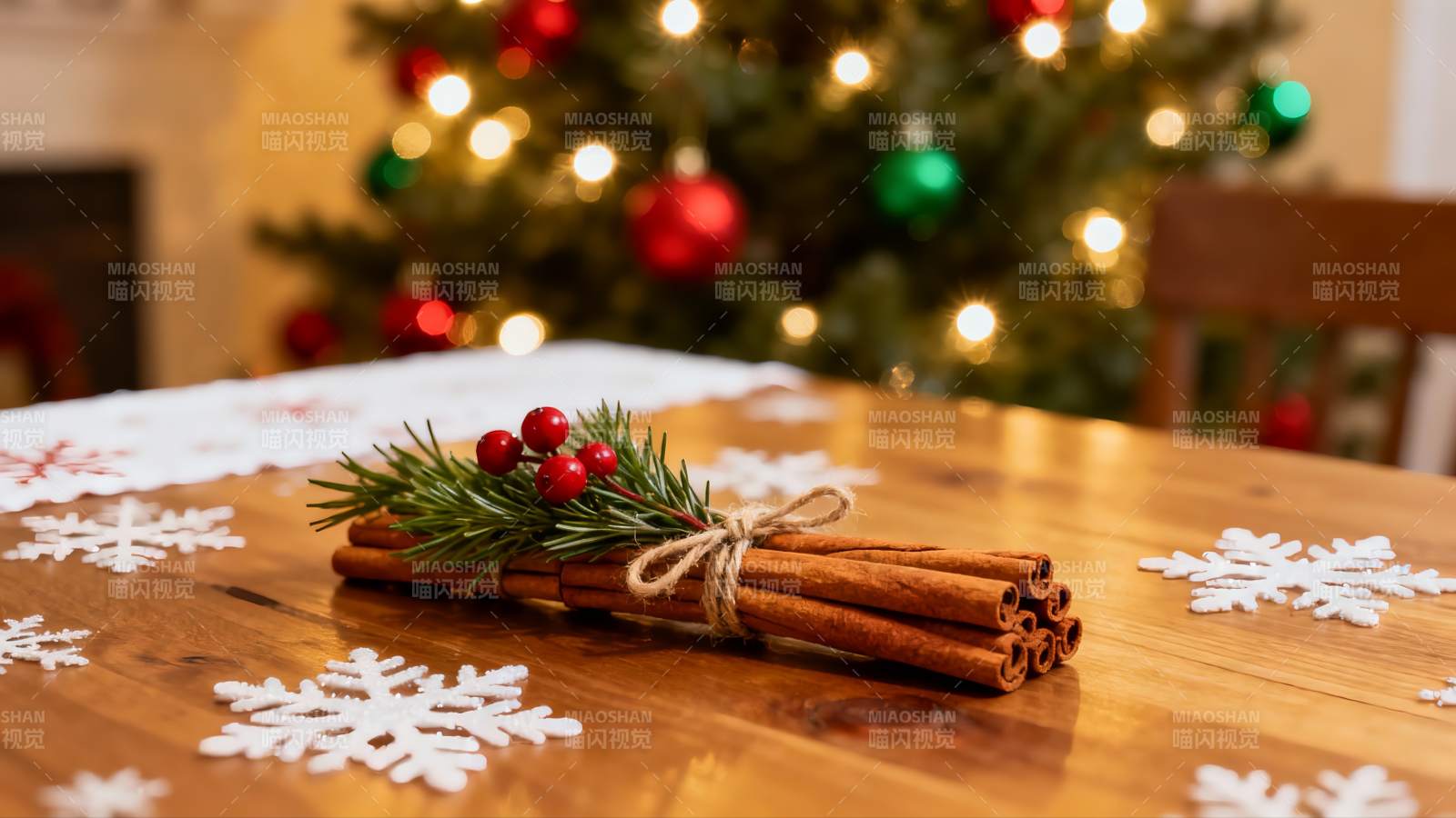 圣诞餐桌装饰温馨节日氛围图片