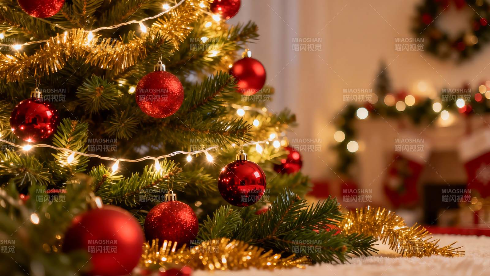 圣诞树装饰节日氛围浓厚图片