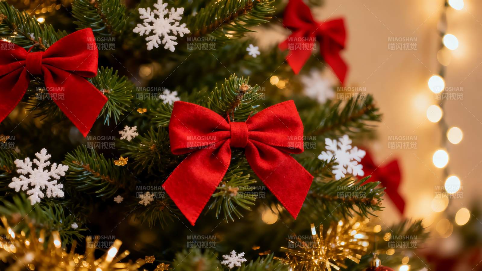 圣诞树装饰特写节日氛围浓厚图片