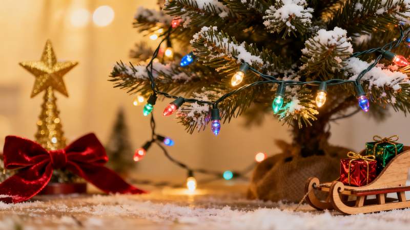 圣诞树装饰场景温馨节日氛围图片