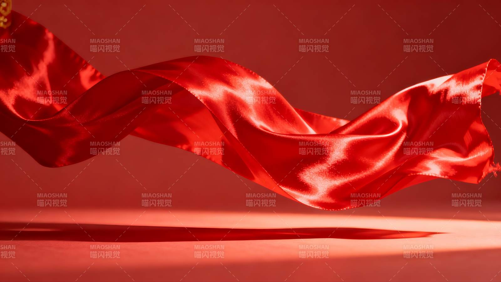 红色绸缎飘逸舞动图片