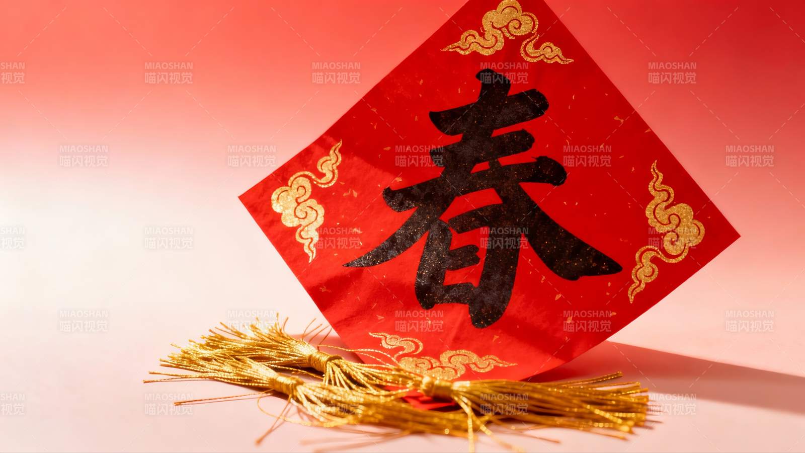 红色春字装饰新年氛围浓厚图片