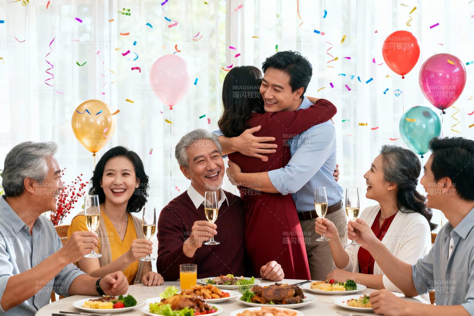 家庭聚会欢庆团圆图片