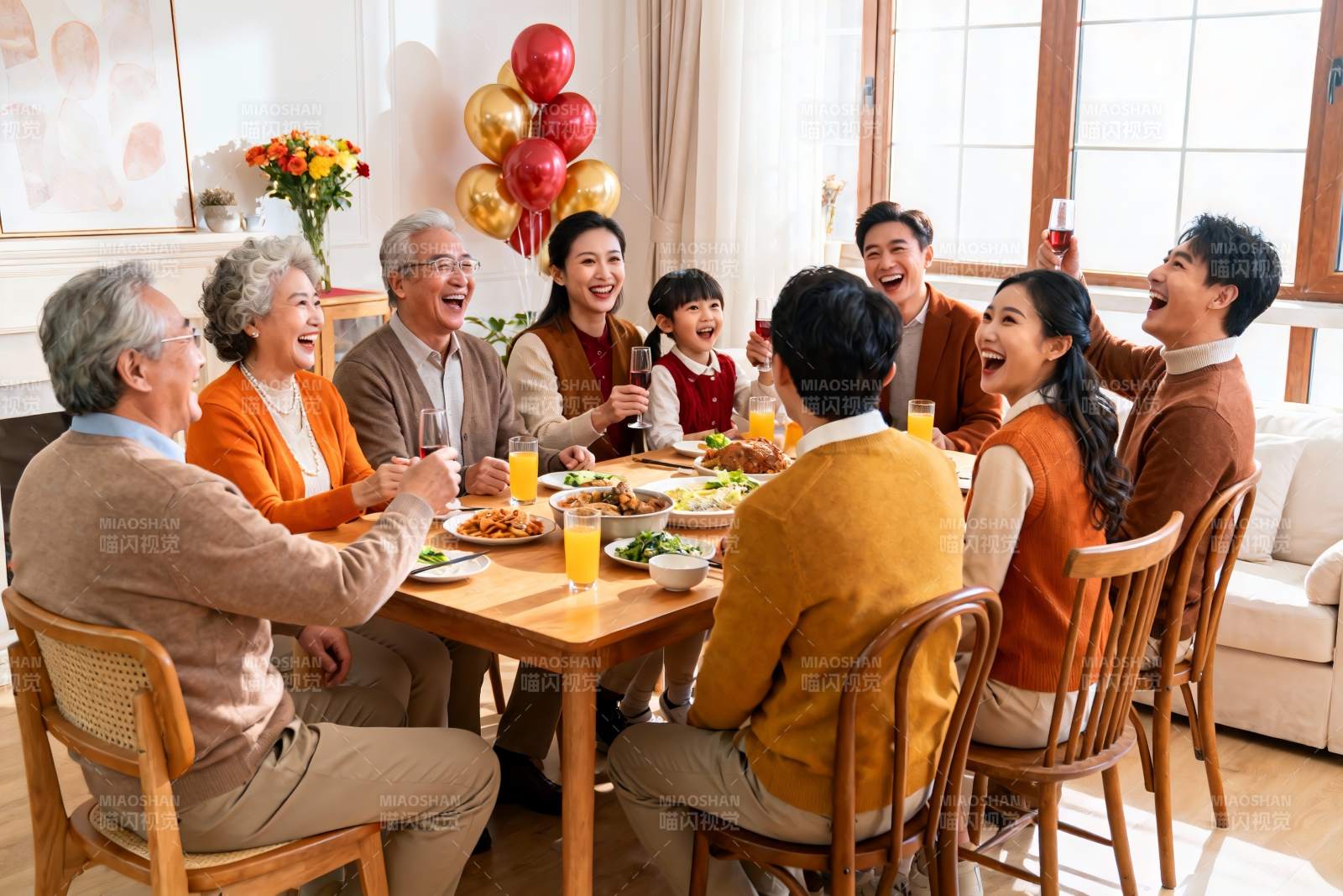 家庭聚餐欢庆时刻图片