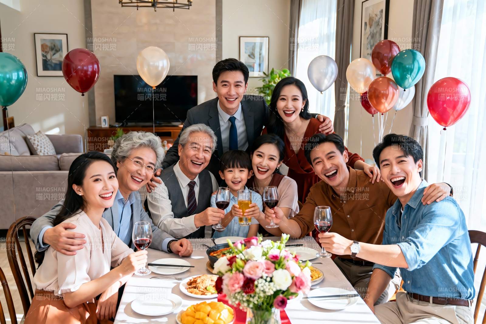 家庭聚会欢庆场景图片