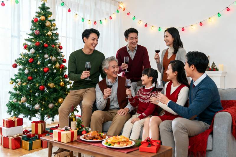 圣诞家庭聚会欢庆温馨图片