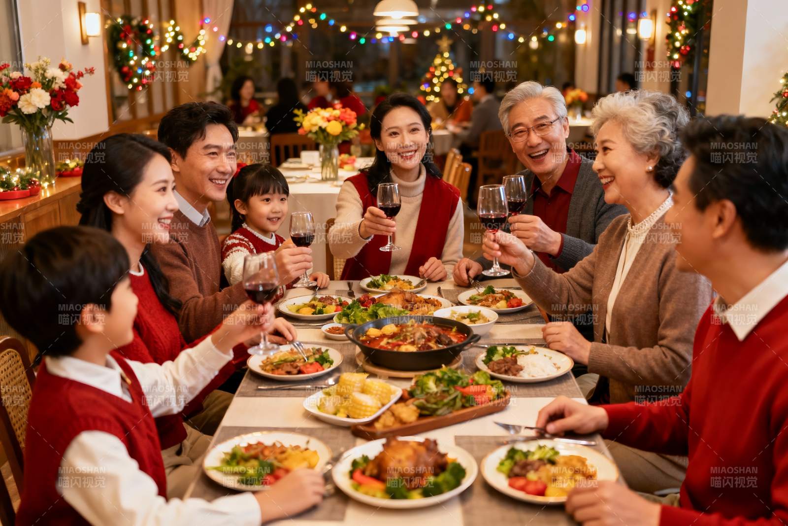 家庭聚餐欢庆节日图片