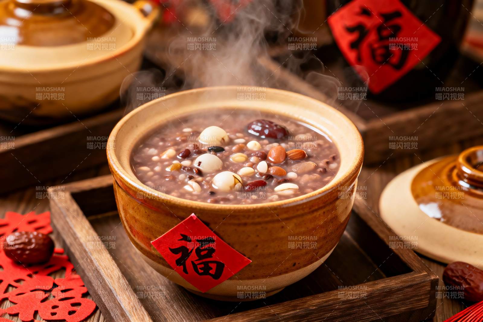 热气腾腾的杂粮粥图片