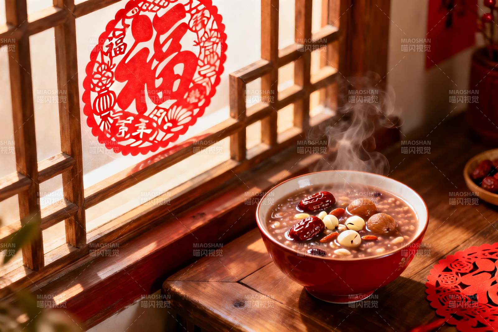 窗边热气腾腾的腊八粥图片