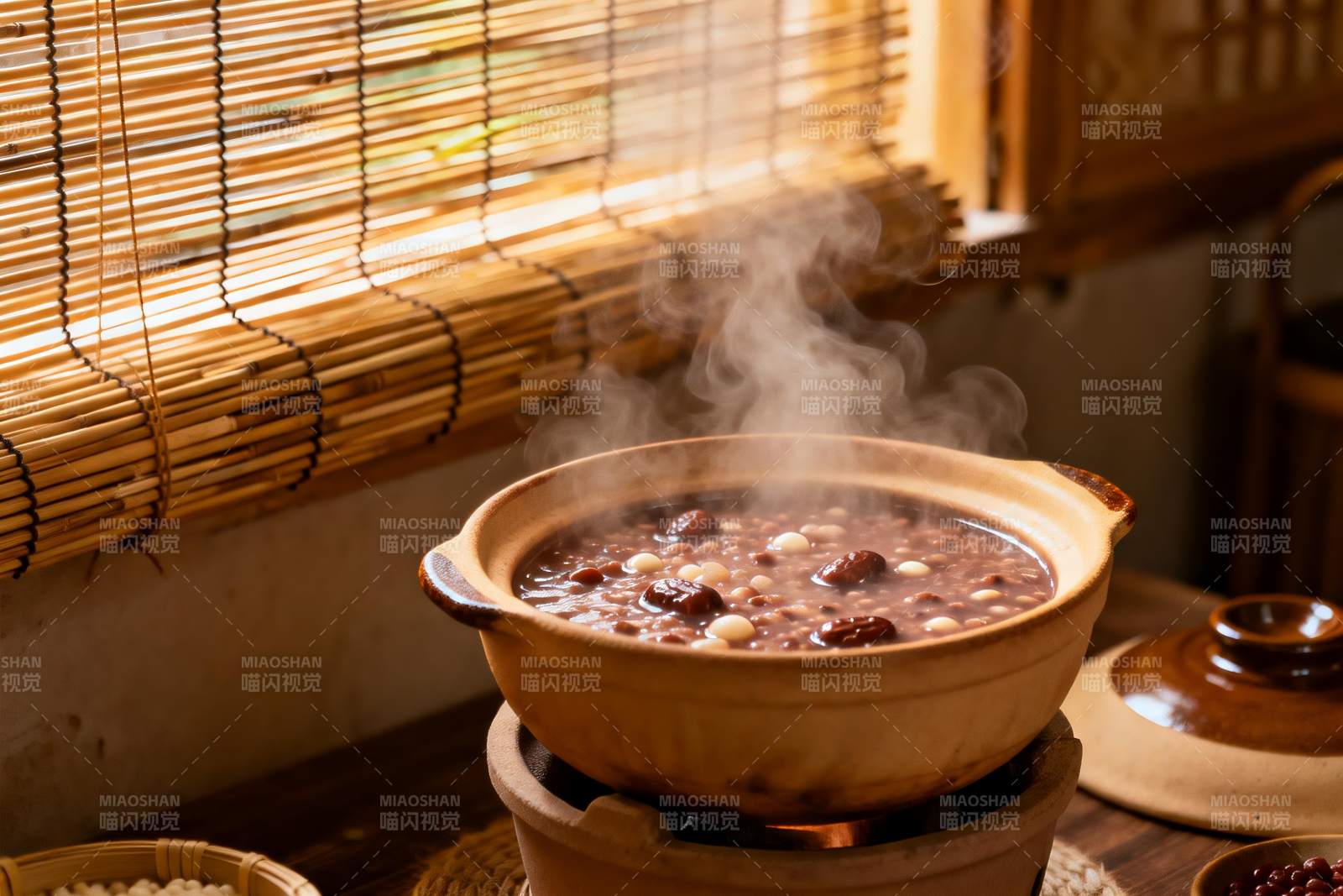 热气腾腾的红豆粥图片