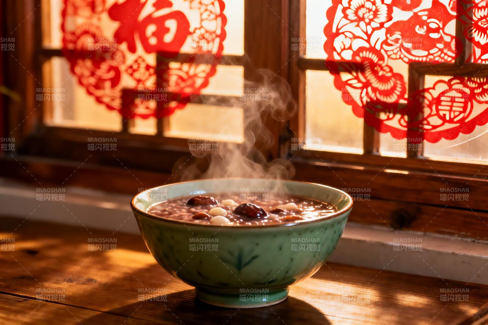 热气腾腾的粥与窗花剪纸图片
