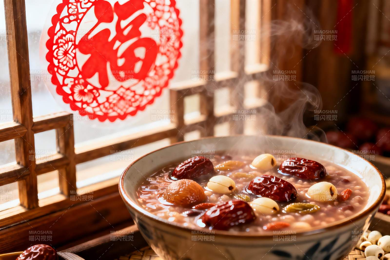 热气腾腾的红枣粥图片