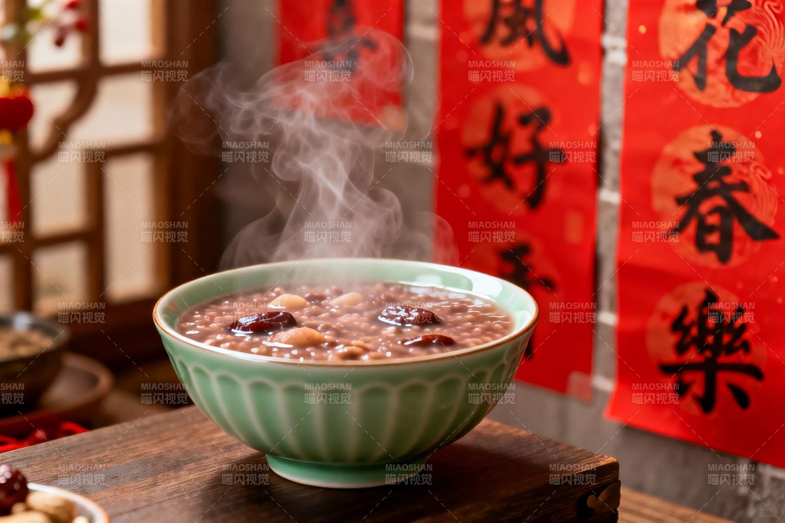 热气腾腾的红豆粥图片