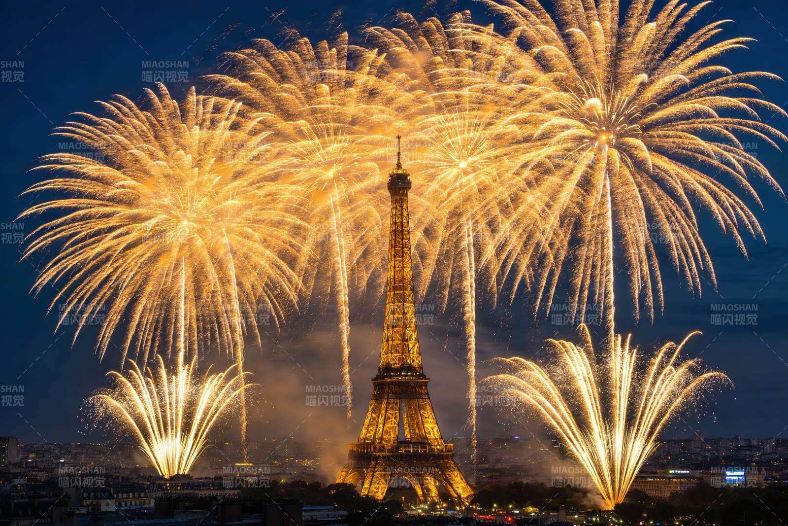 埃菲尔铁塔夜空烟花绽放图片