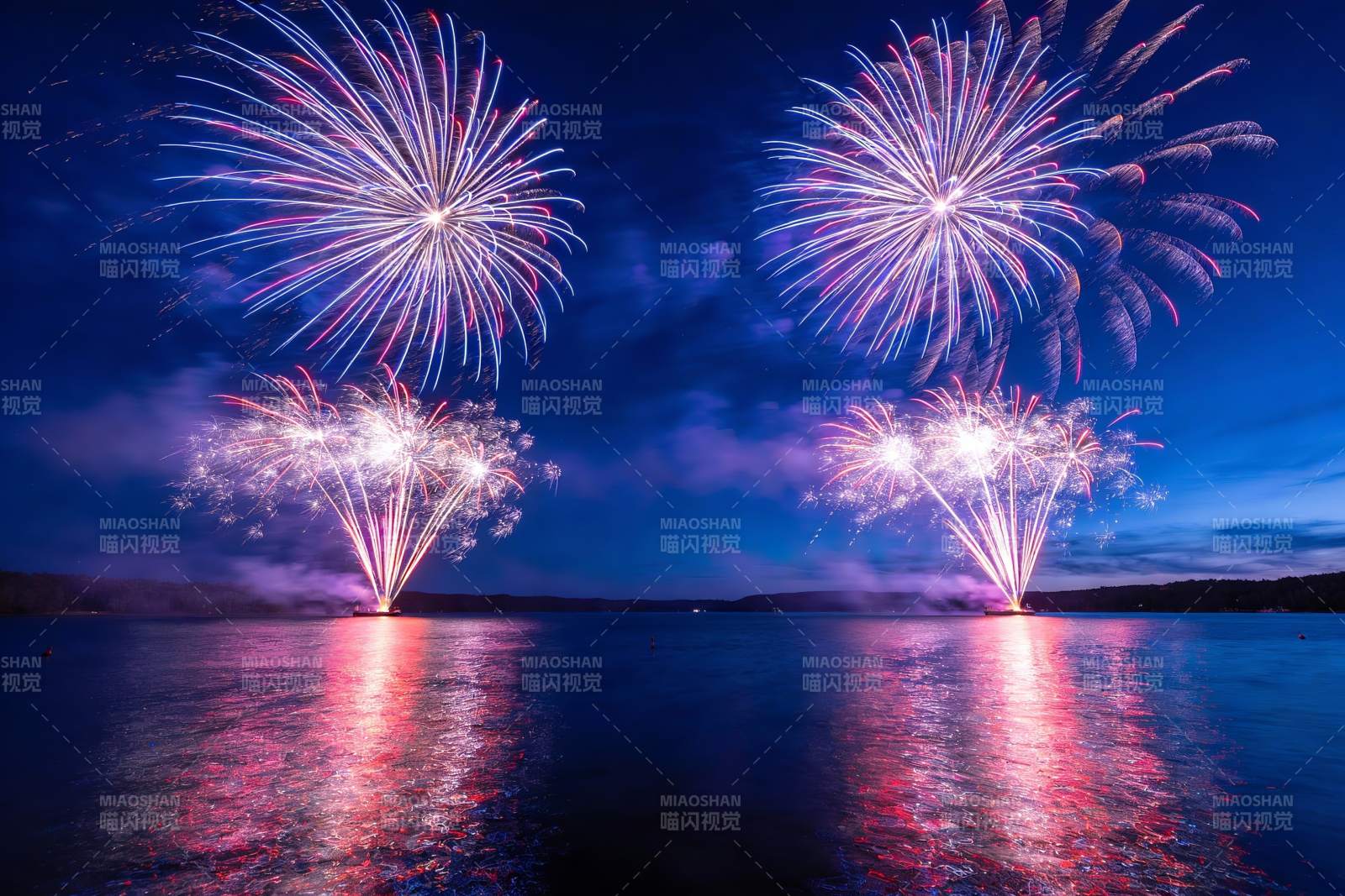 夜空烟花绽放湖面倒影绚丽图片