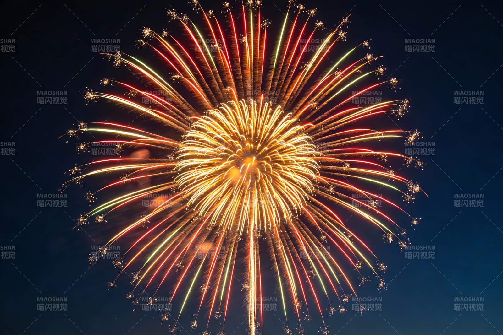 夜空烟花绽放绚丽多彩图片