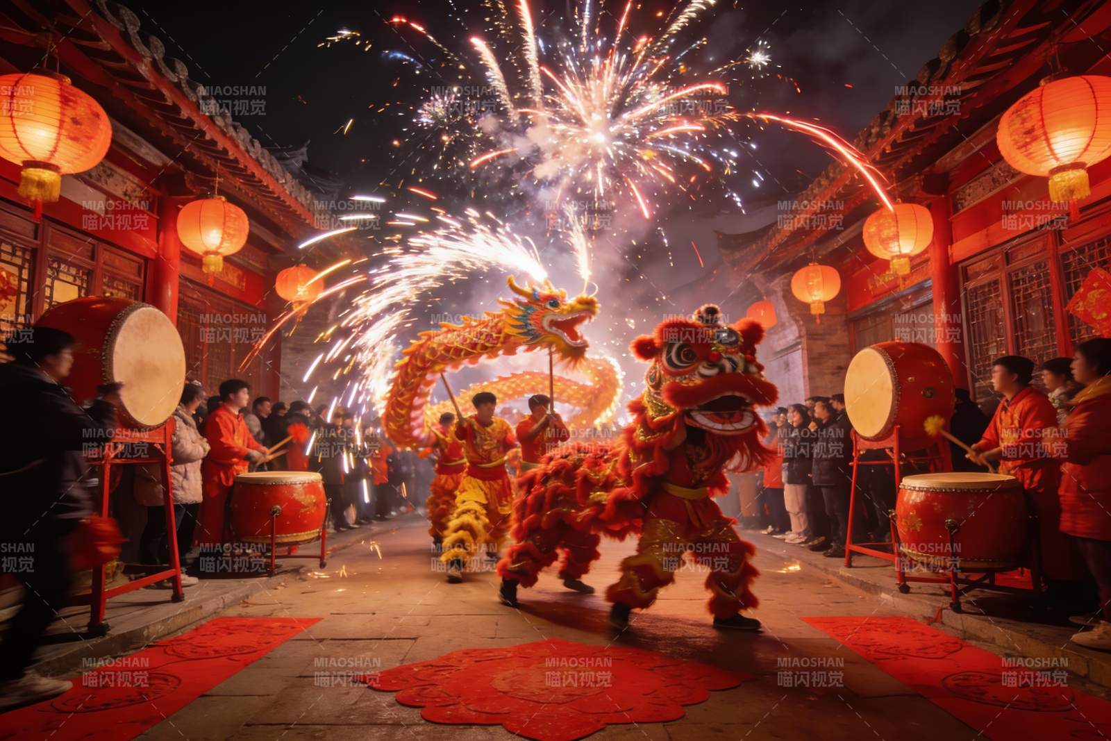 夜街舞狮烟花璀璨热闹非凡图片