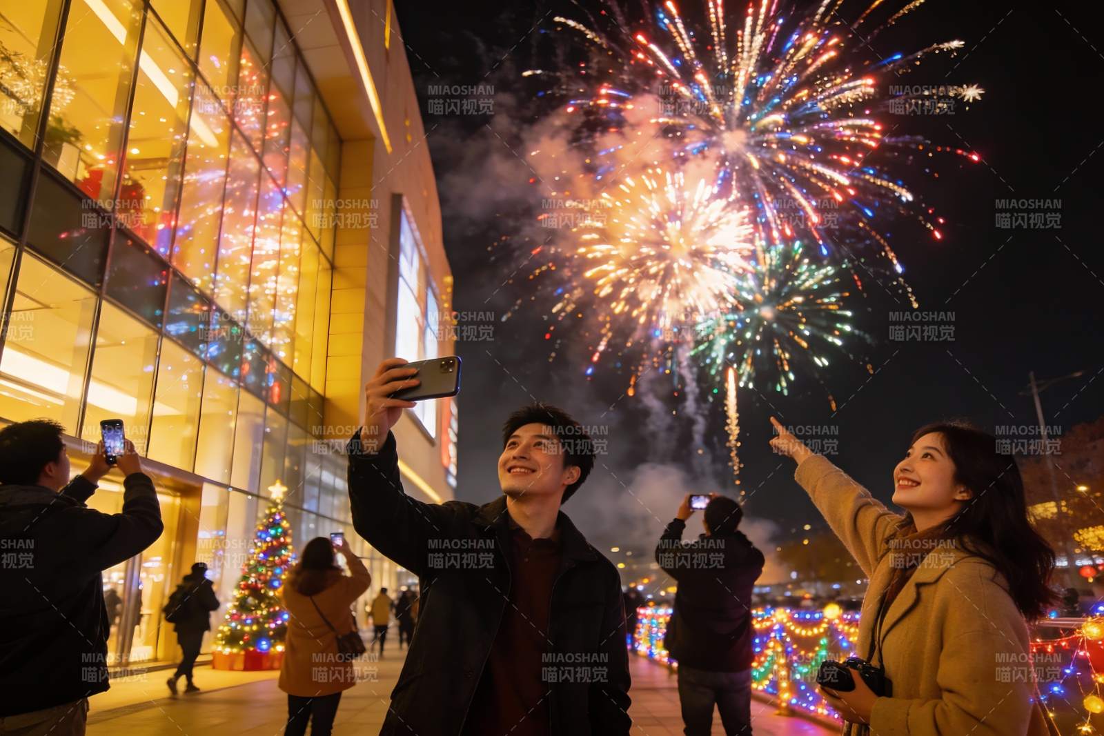 夜景烟花下情侣自拍图片