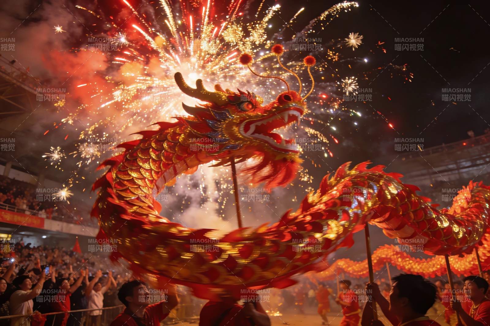 龙舞烟花夜庆典图片