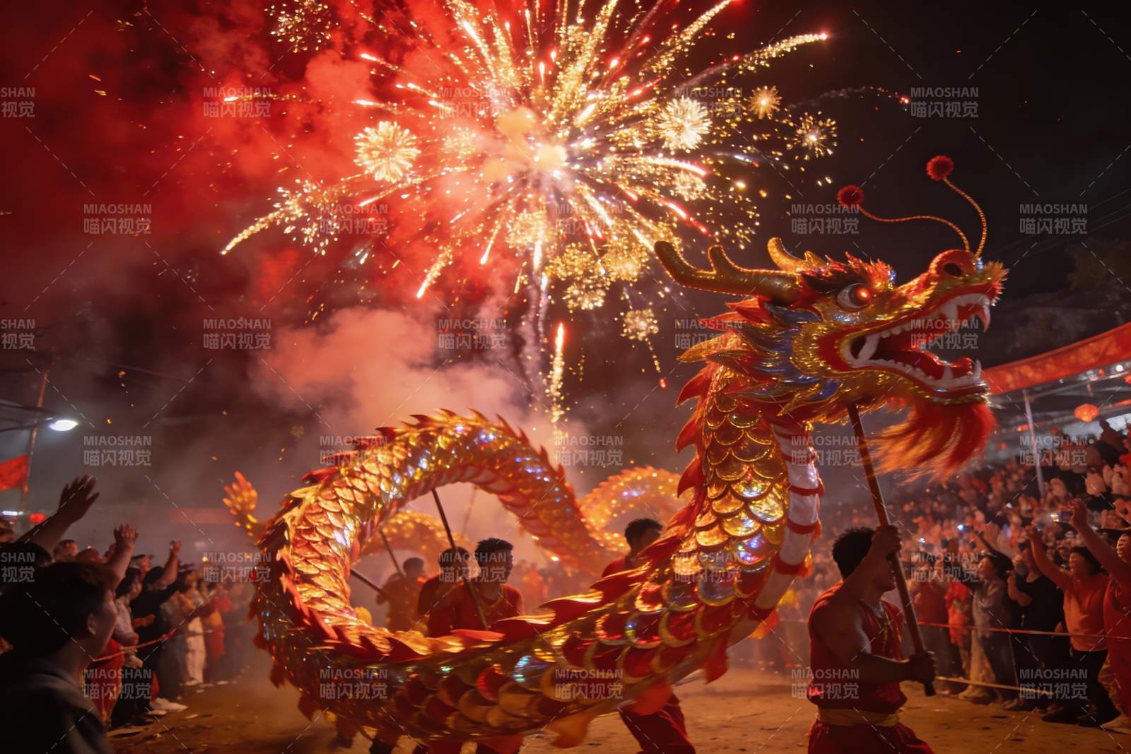 夜空中舞龙烟花璀璨夺目图片