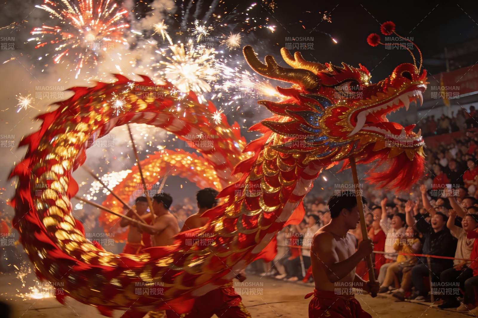 夜空中舞动的红色巨龙烟花表演图片