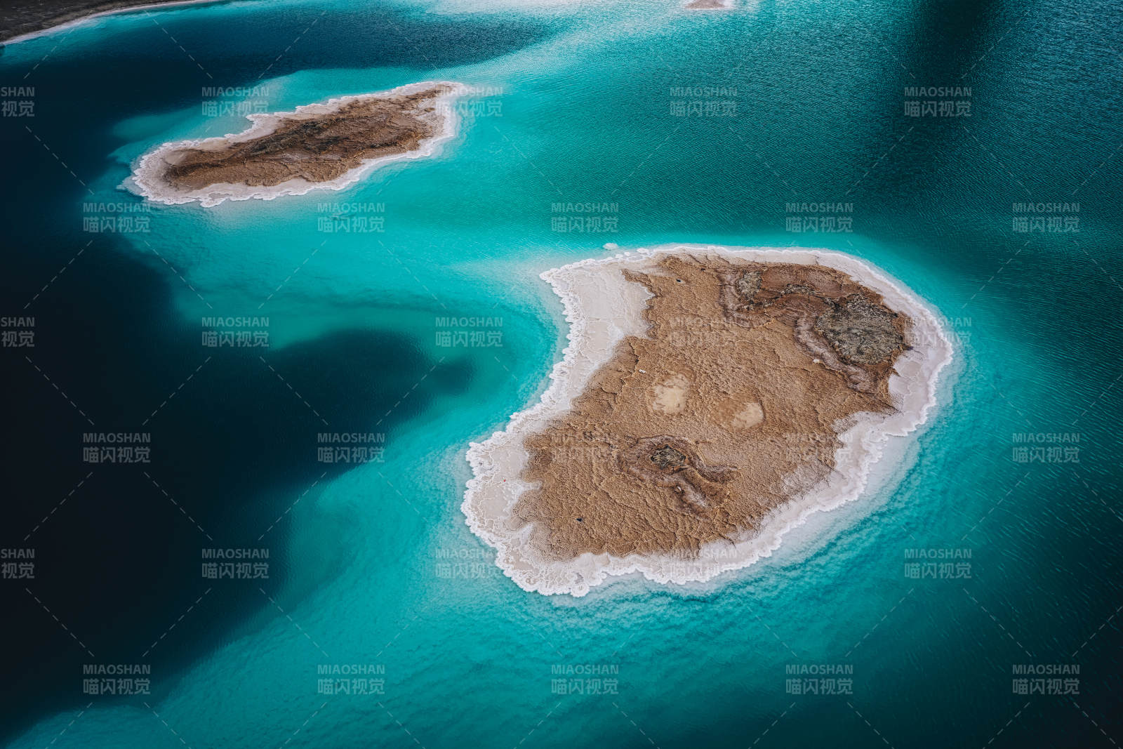 碧海孤岛航拍图-翡翠湖图片