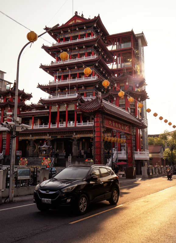 古寺街景黄昏时图片