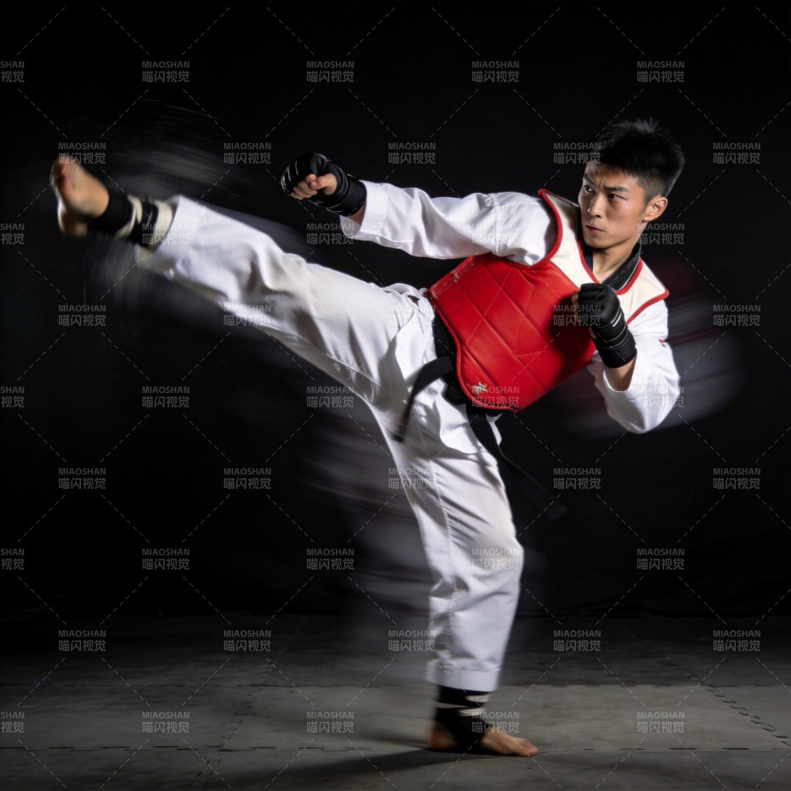 跆拳道高手踢击瞬间图片