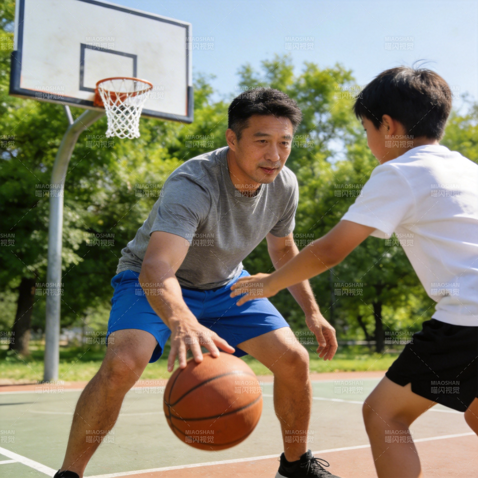 父子篮球对决图片