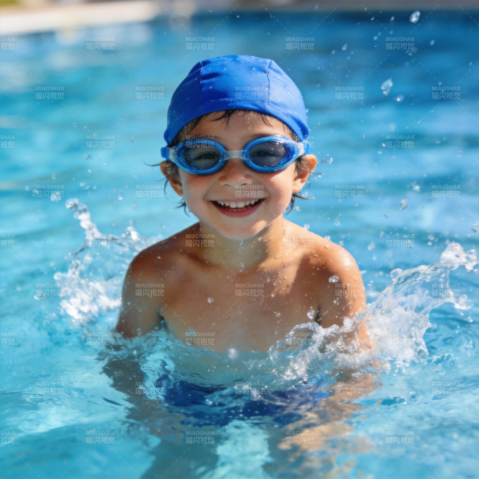 快乐游泳的小朋友图片