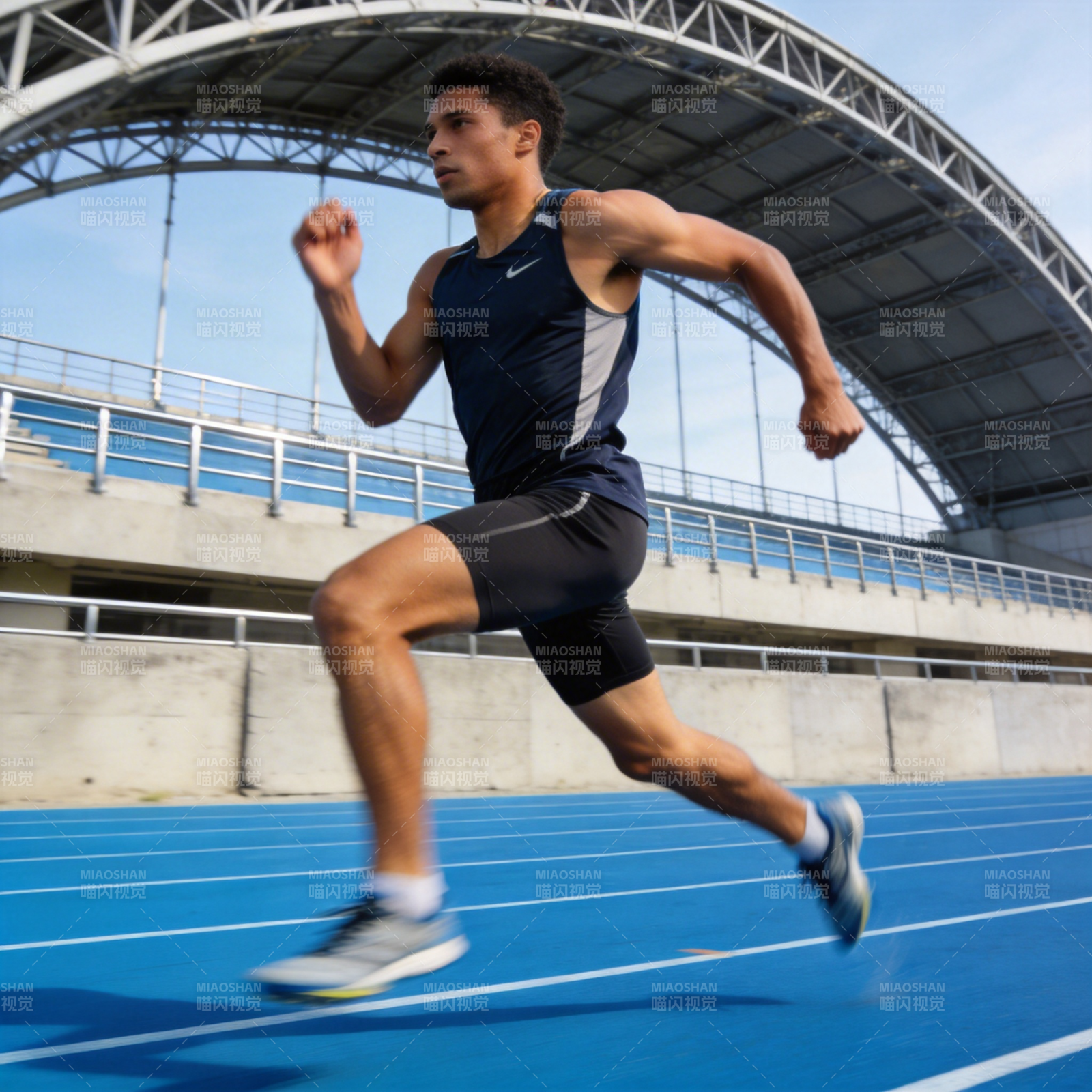 赛道上的冲刺瞬间图片