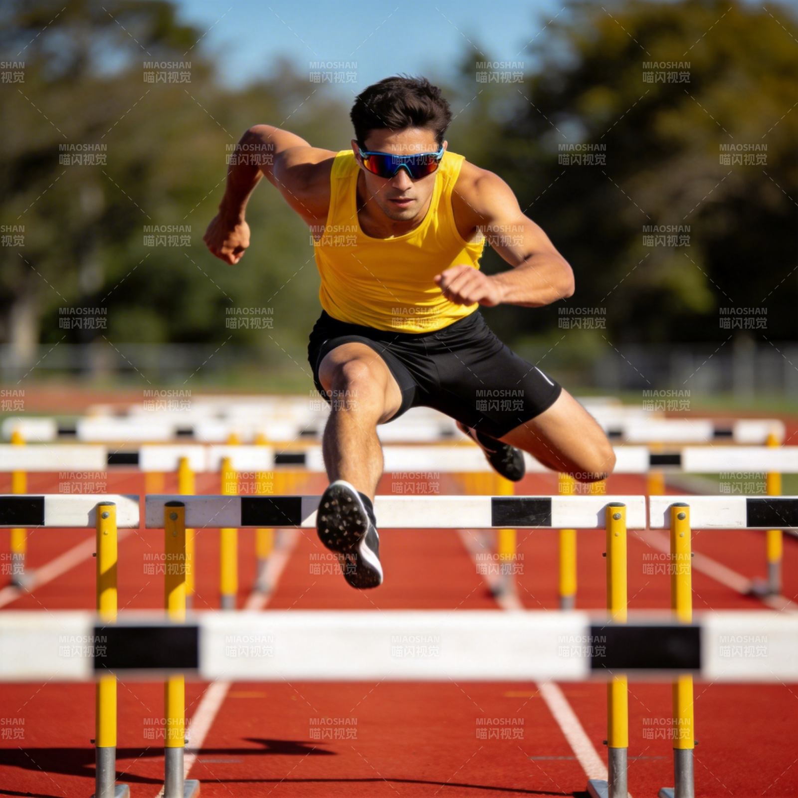 跨栏运动员跃过障碍图片