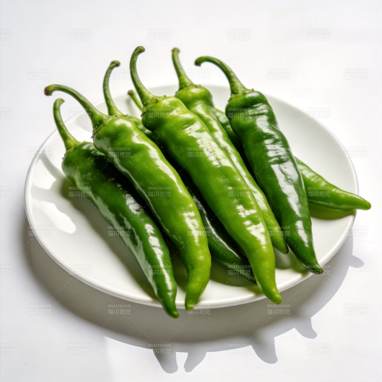 青椒盘中鲜亮图片