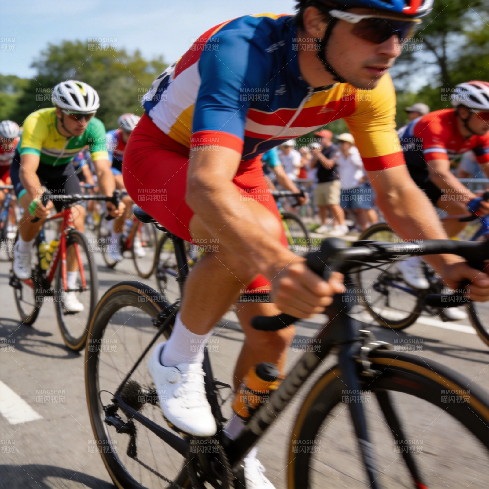 自行车赛激烈进行中图片