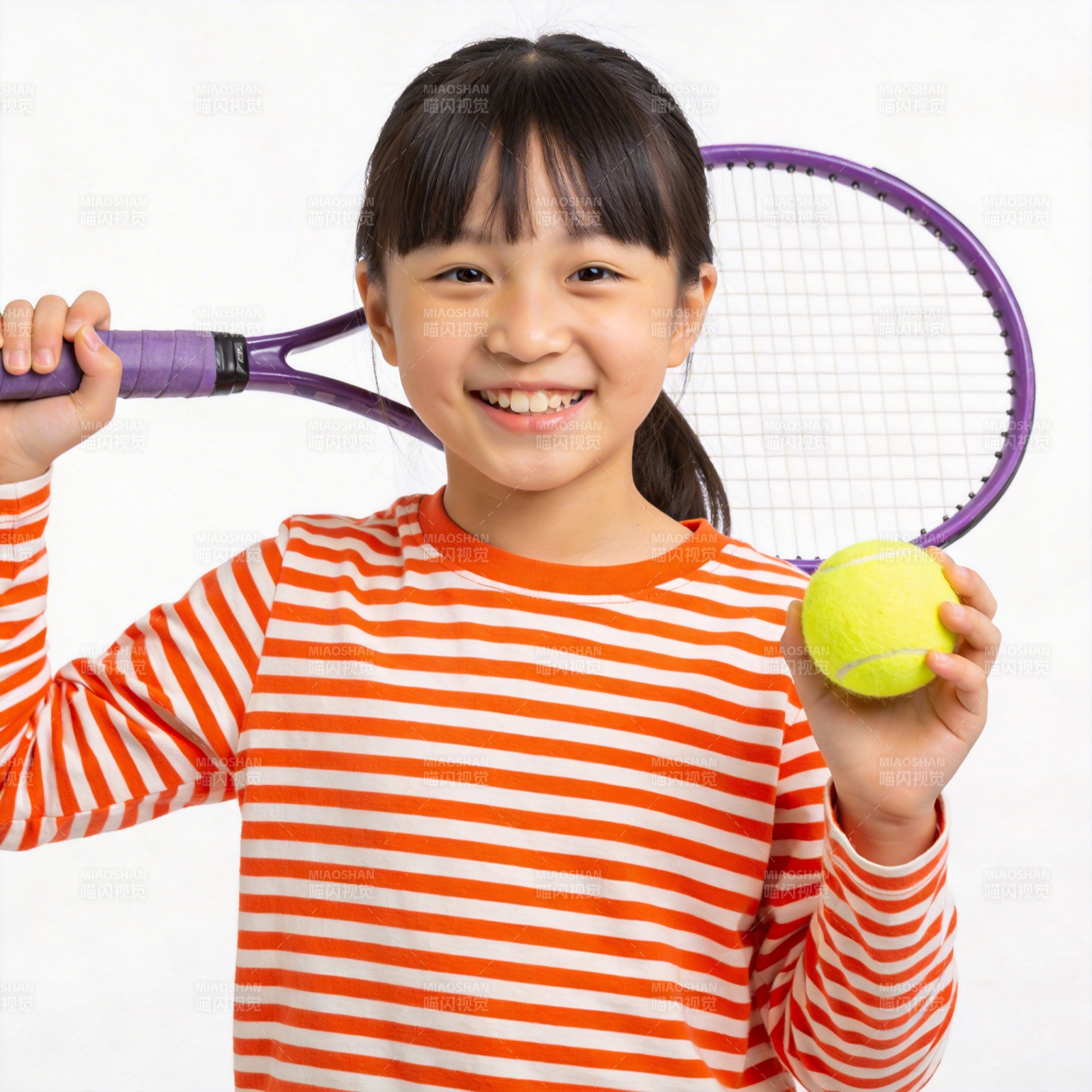 小女孩打网球图片