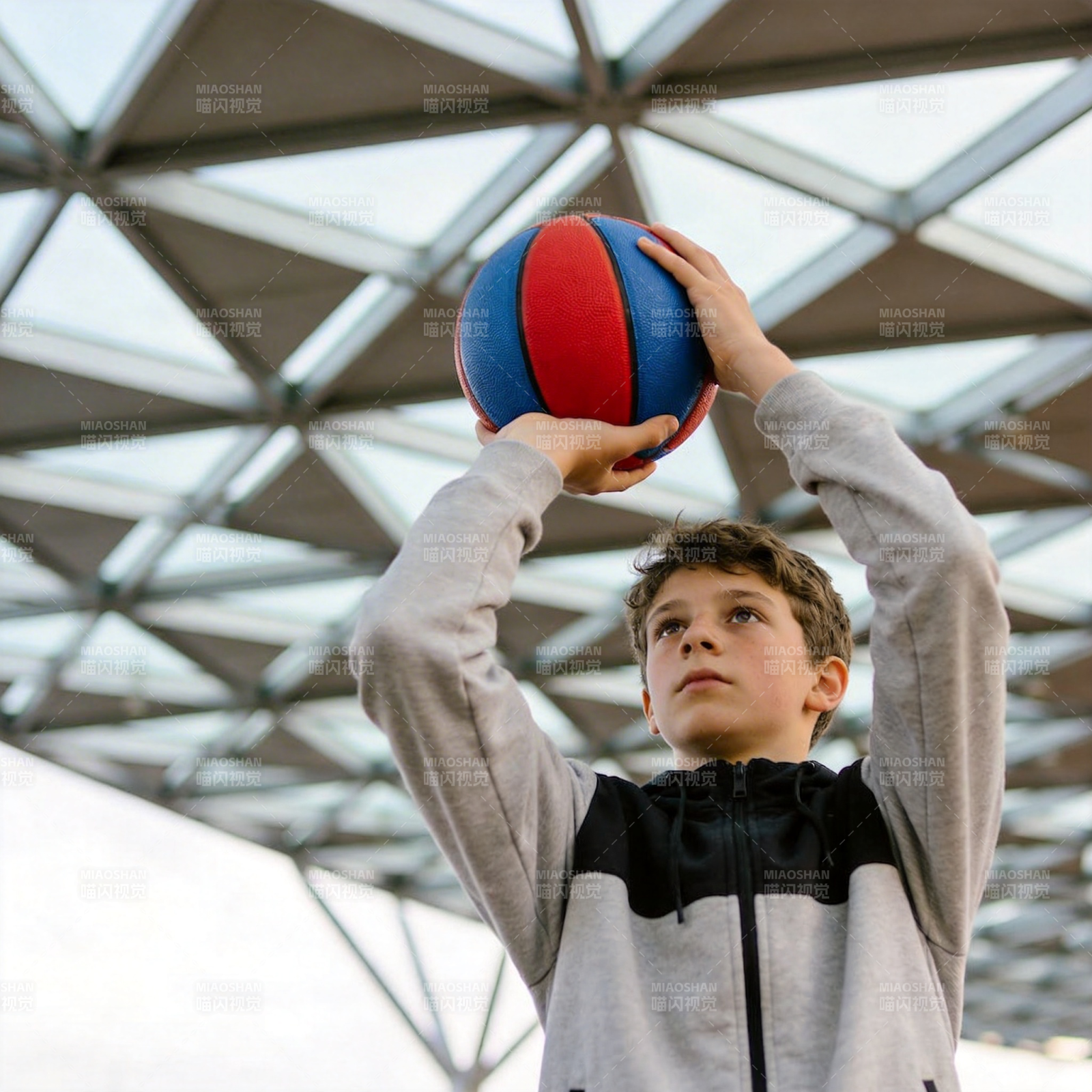 少年投篮瞬间图片