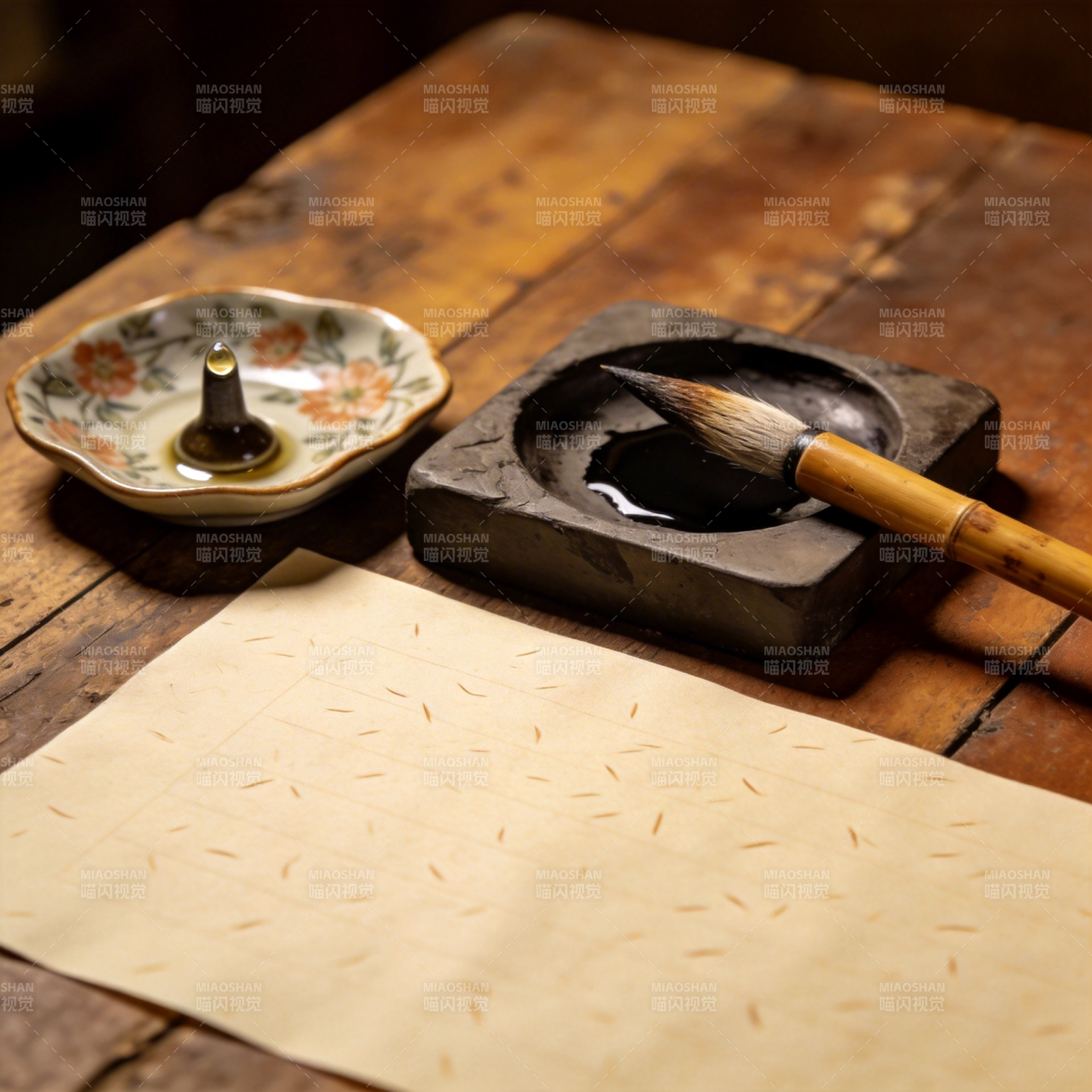 文房四宝静置桌图片