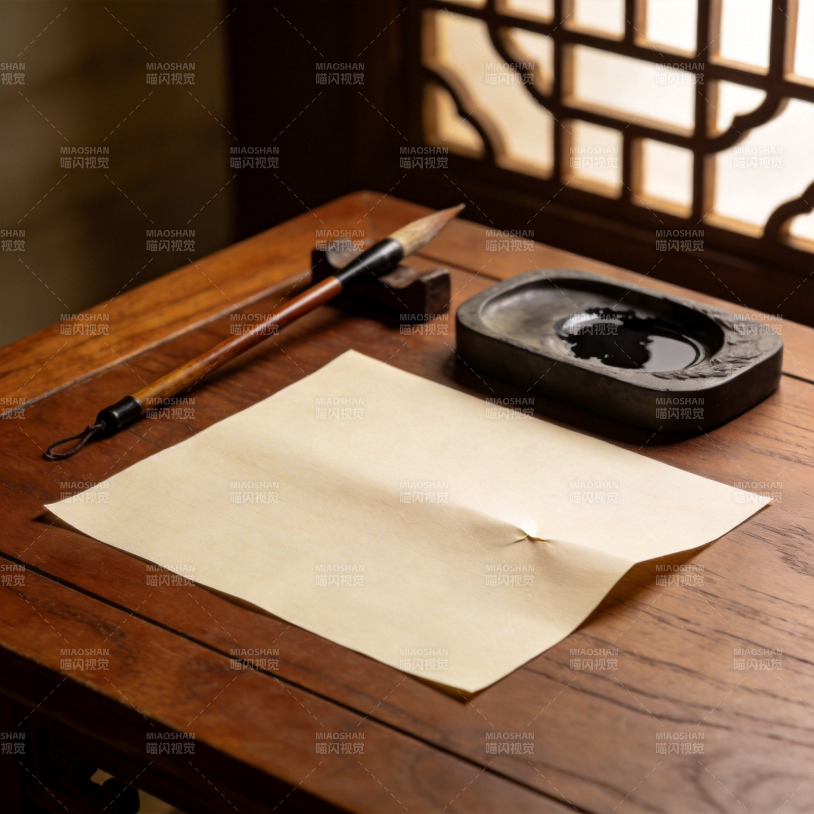 文房四宝静置桌图片