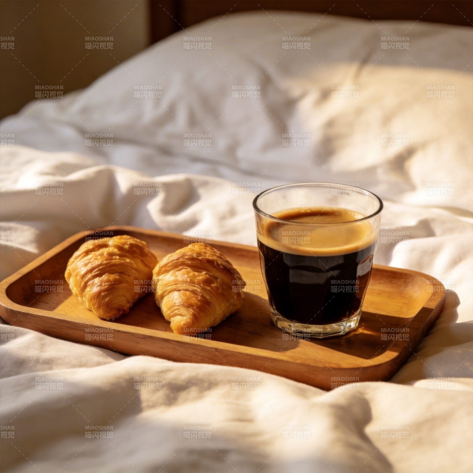 床边早餐时光图片