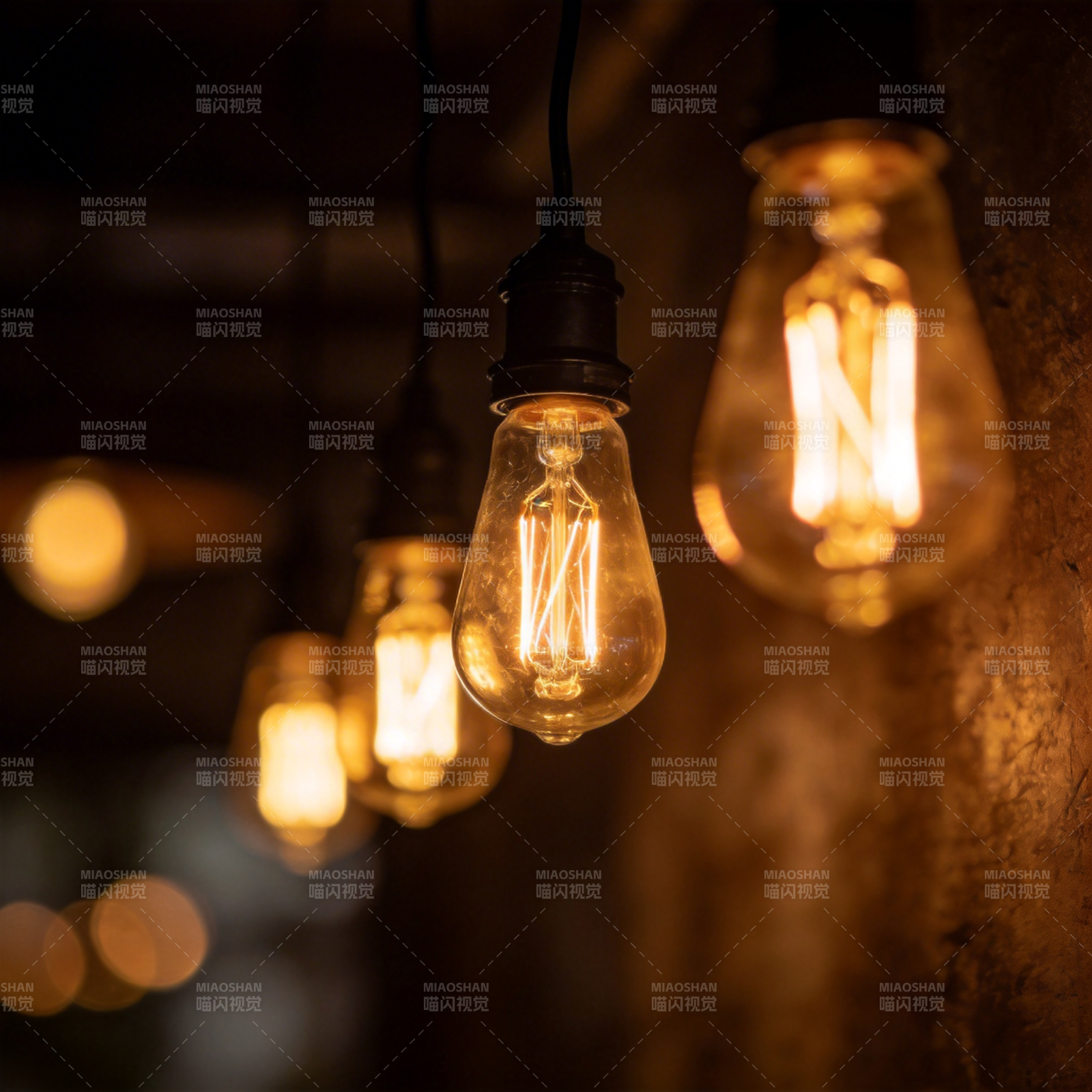 暖光灯泡悬挂图片