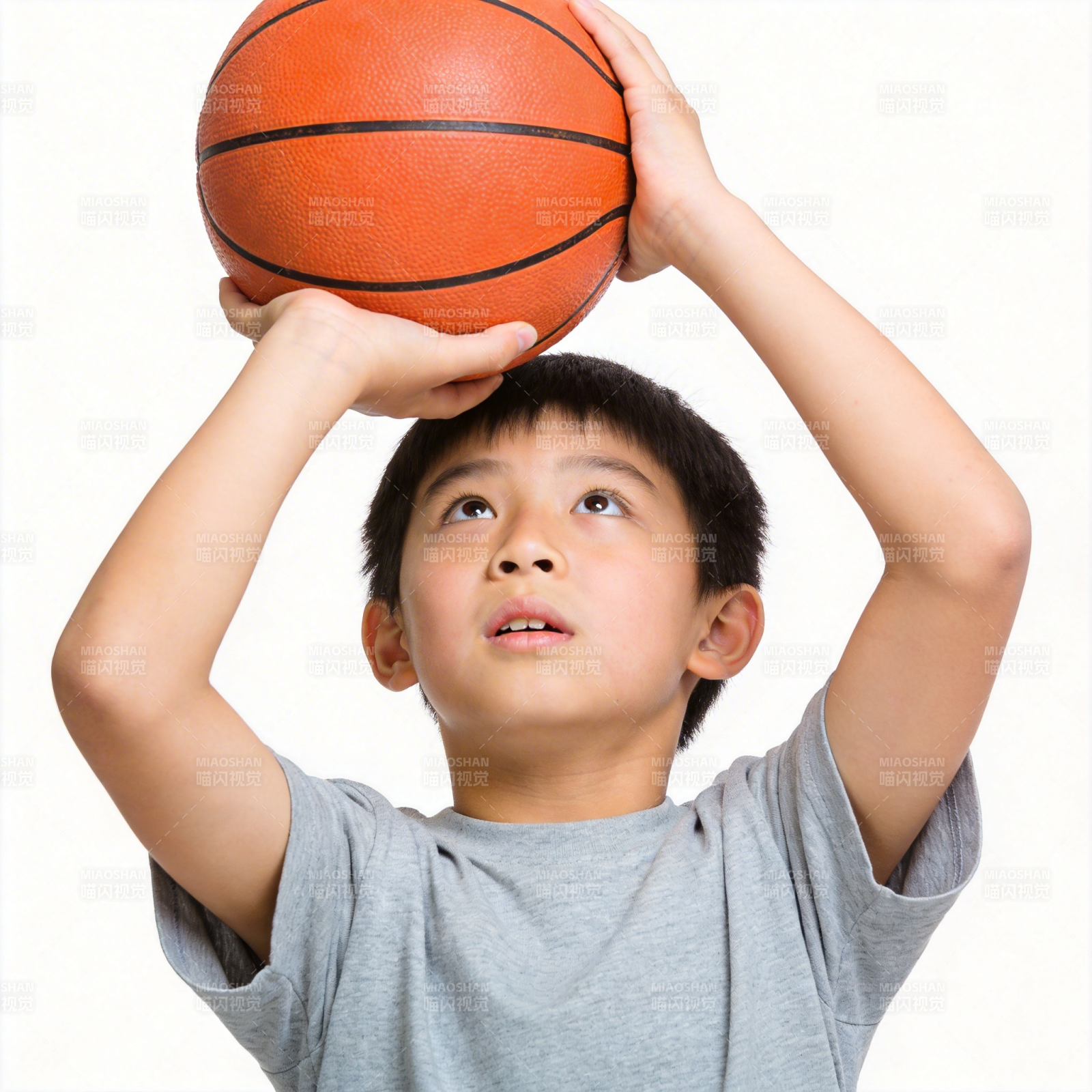 少年投篮瞬间图片