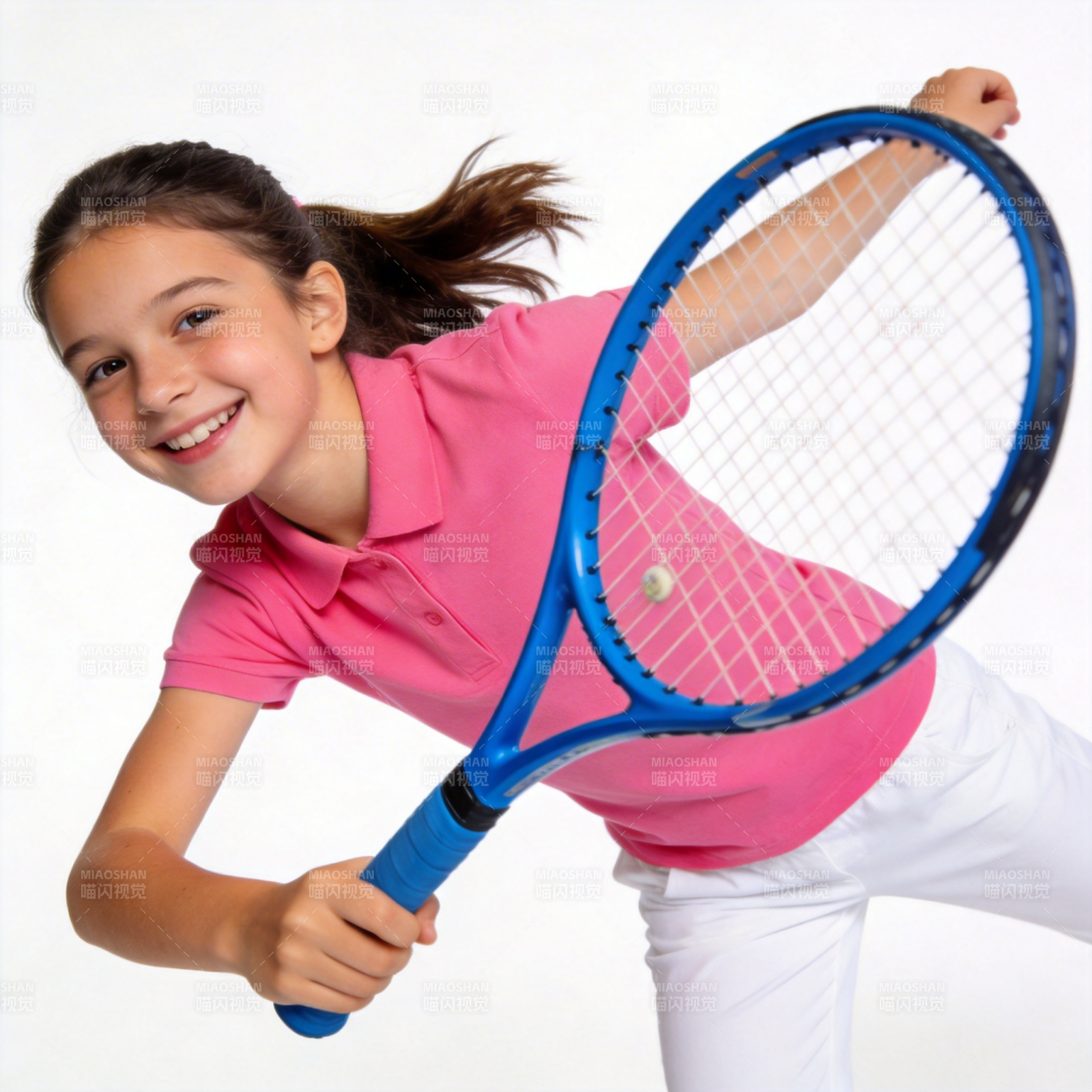 小女孩打网球图片