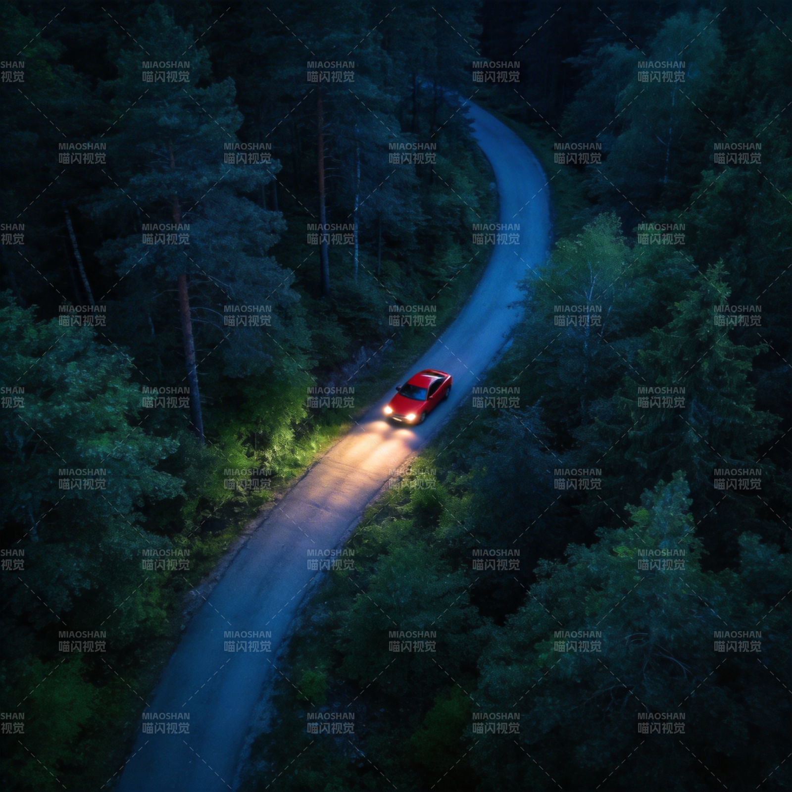 夜路红车行图片