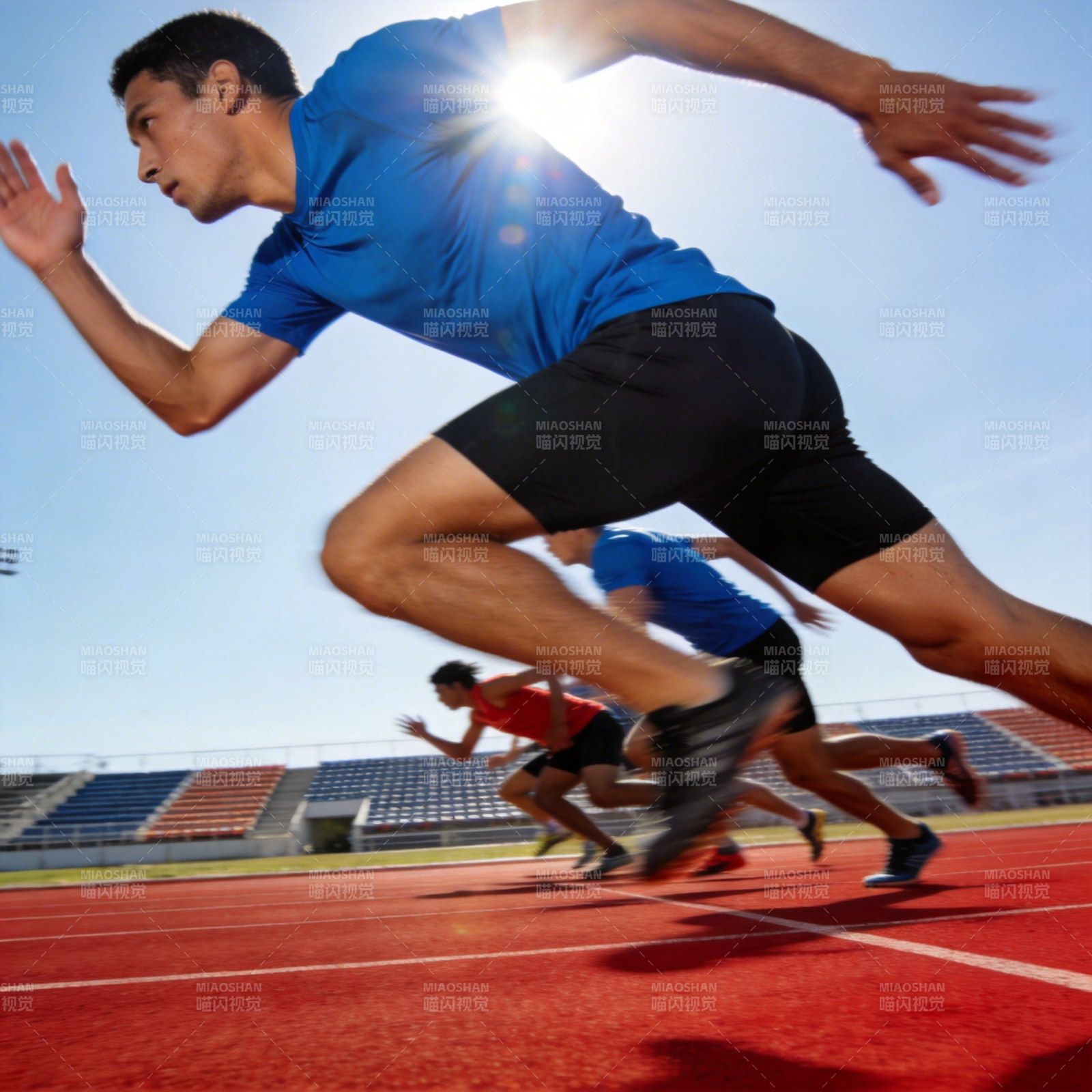赛道上的冲刺瞬间图片